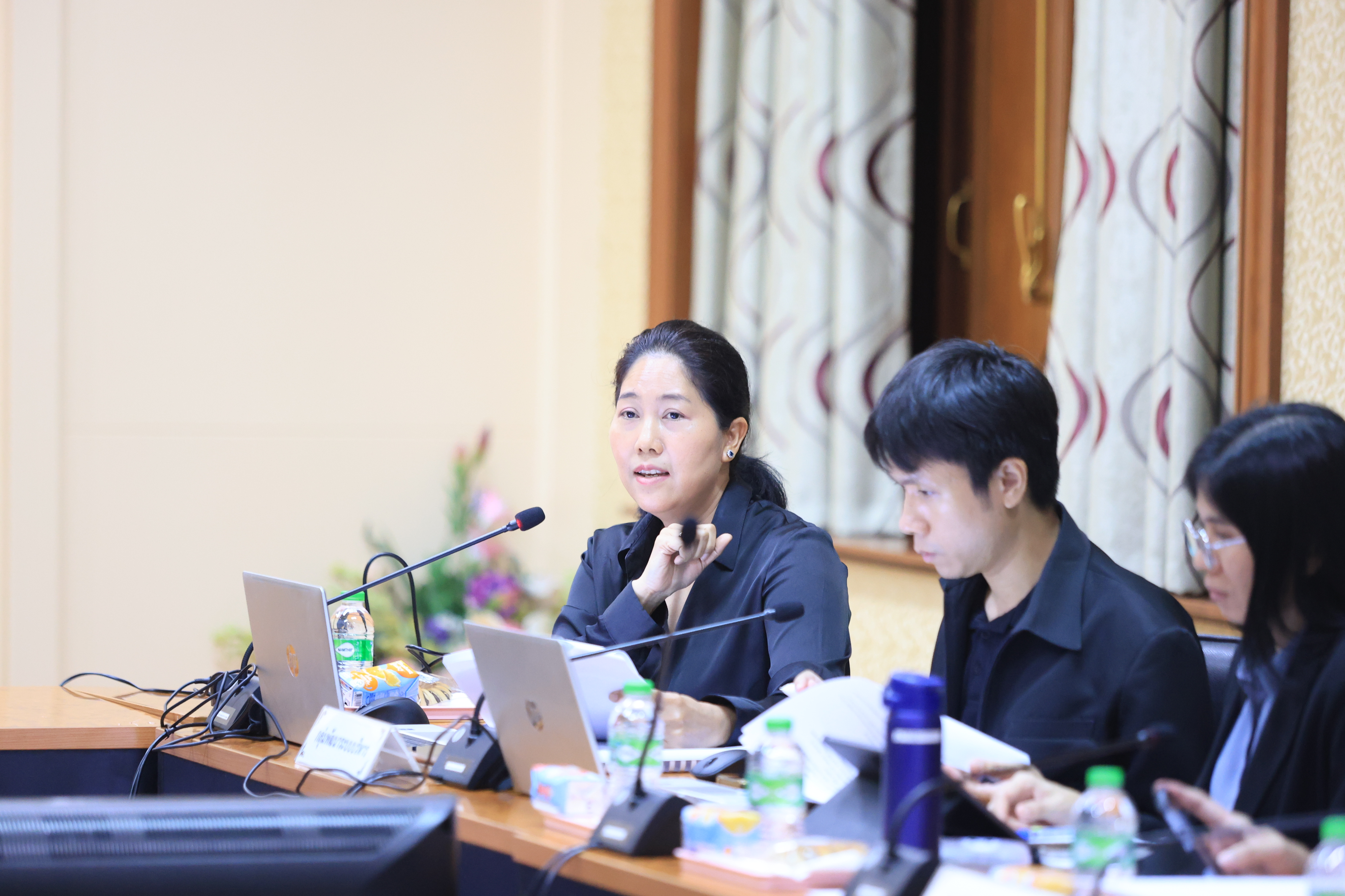 title - ประชุมคณะทำงานขับเคลื่อนการปฏิบัติตามพระราชบัญญัติการอำนวยความสะดวกในการพิจารณาอนุญาตและการให้บริการแก่ประชาชน พ.ศ. 2569 ครั้งที่ 1/2569 พร้อมประชุมผ่านระบบออนไลน์ GDCC Space Plus
